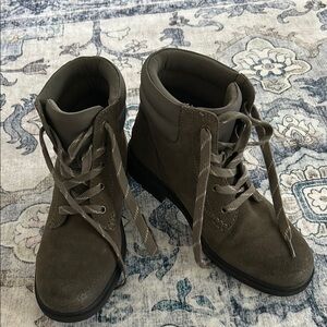 Ugg//green suede boot, size 9